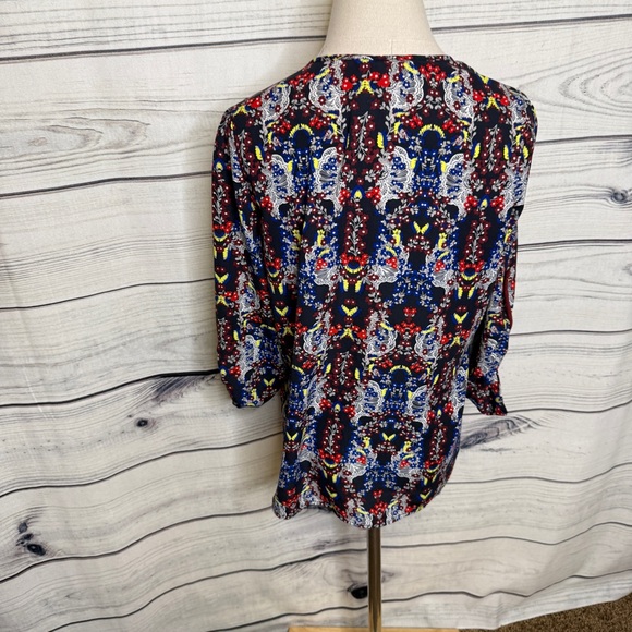 Collective Concepts Multicolor V-Neck Blouse - Picture 2 of 3